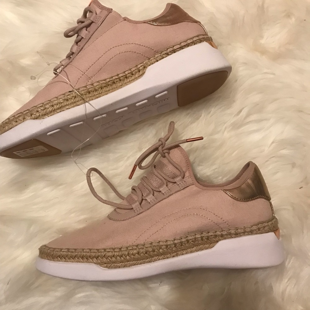🌸🔥Michael Kors Sneakers soft pink ft.rose gold🔥 - Picture 4 of 8